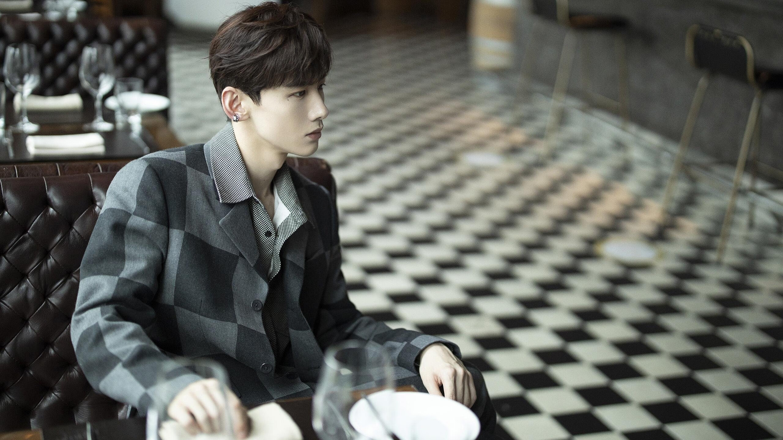 开云体育官方网站登陆-“英超争冠组厮杀激烈,悬念持续升温”,英超冠军联赛赛程